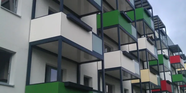 Wir machen alle Putzarbeiten wie auch hochwertige Oberflächen-Beschichtungen. Scheibenputz. Filzputz. Reibeputz.